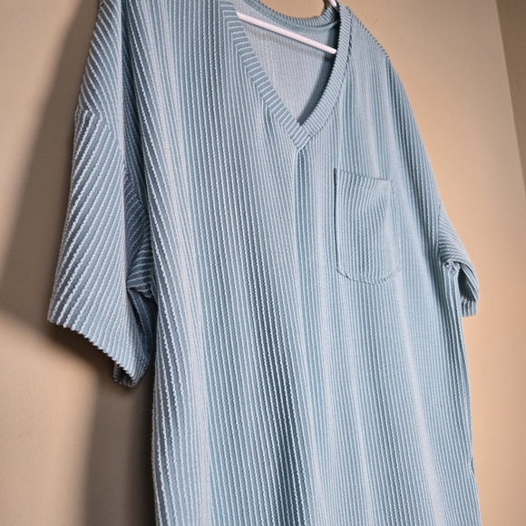 Teal V-Neck Top - Unbranded Boutique Top. XL With Pocket. - Picture 2 of 4